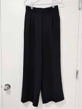 Aritzia Black Wide-Leg “The Effortless Pant” in Size 6 Crepette
